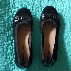 Clarks 10W black flats